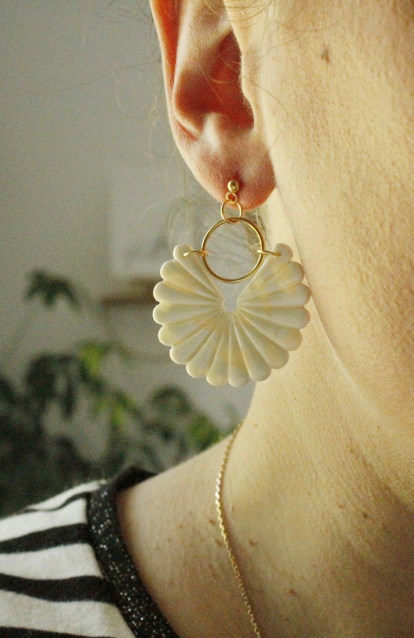 Boucles d'oreilles Dahlia fabriquées à la main La Bouclette Dorée