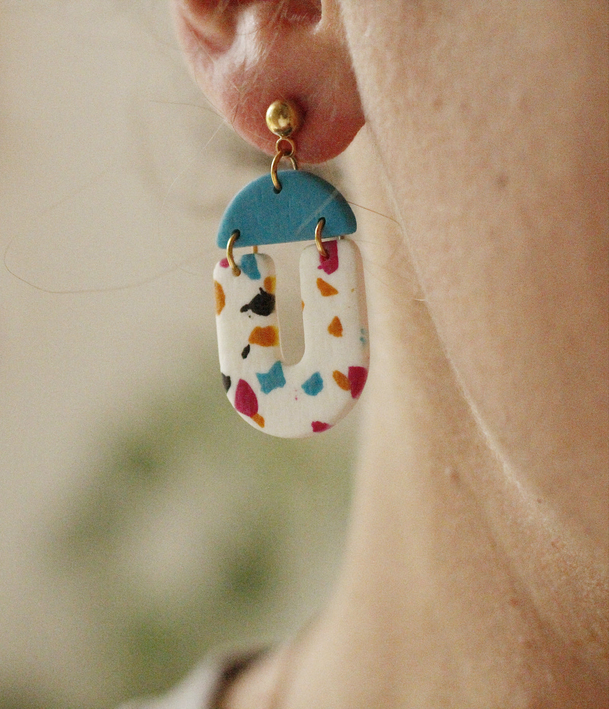 Boucles d'oreilles originales et colorées, fabriquées à la main La Bouclette Dorée