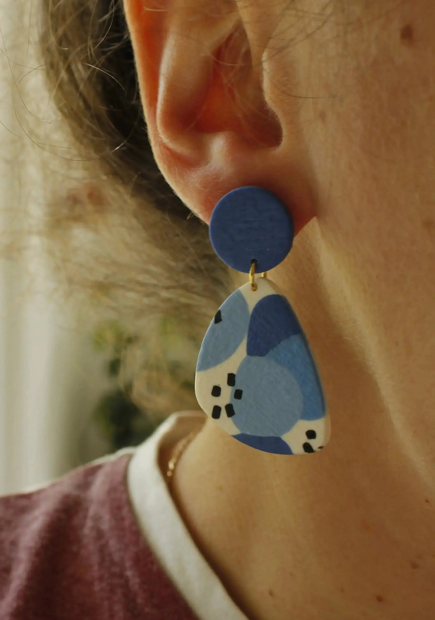 Bijoux en bleu, ocre et corail – collection été