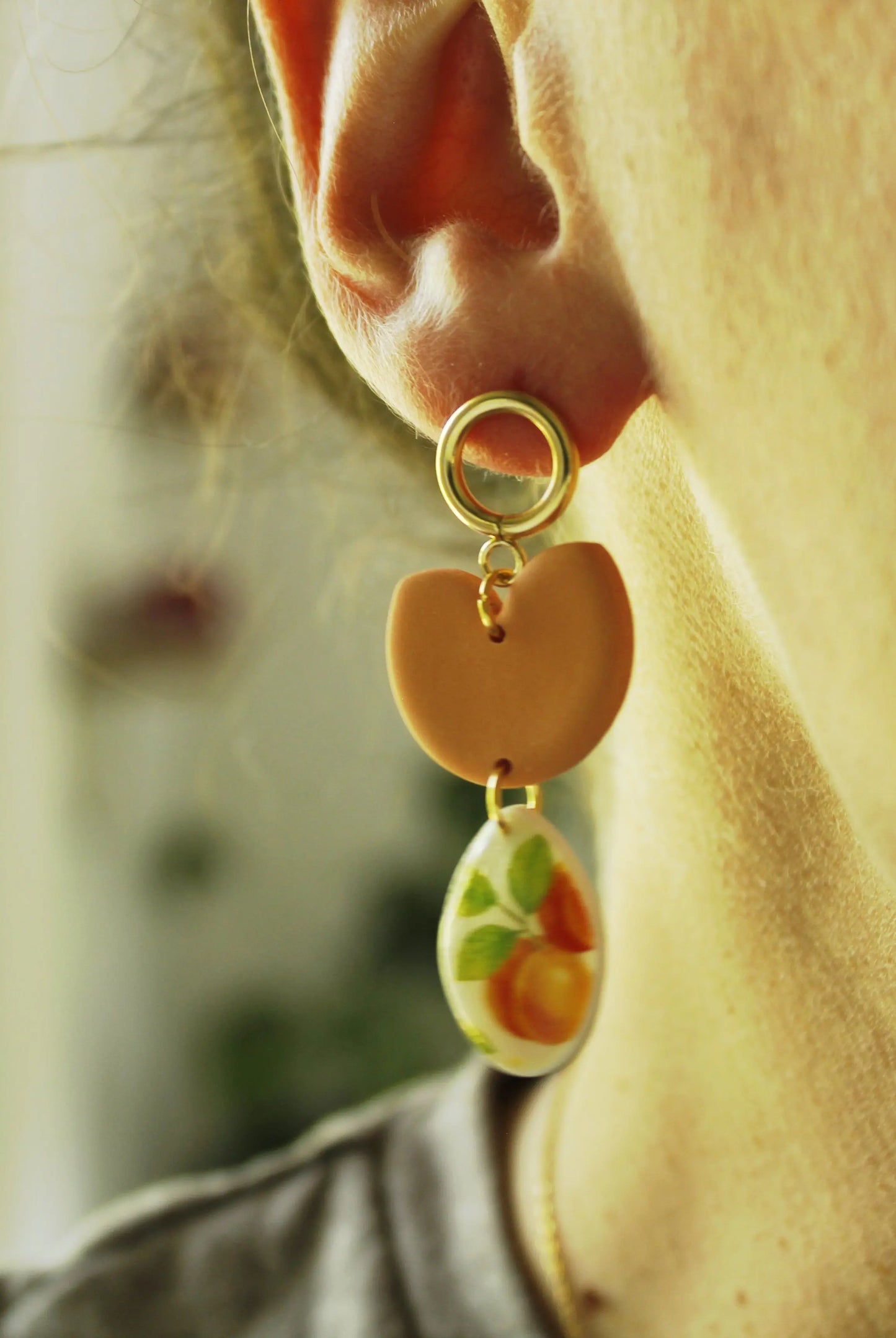Bijoux avec couleur et motifs abricot