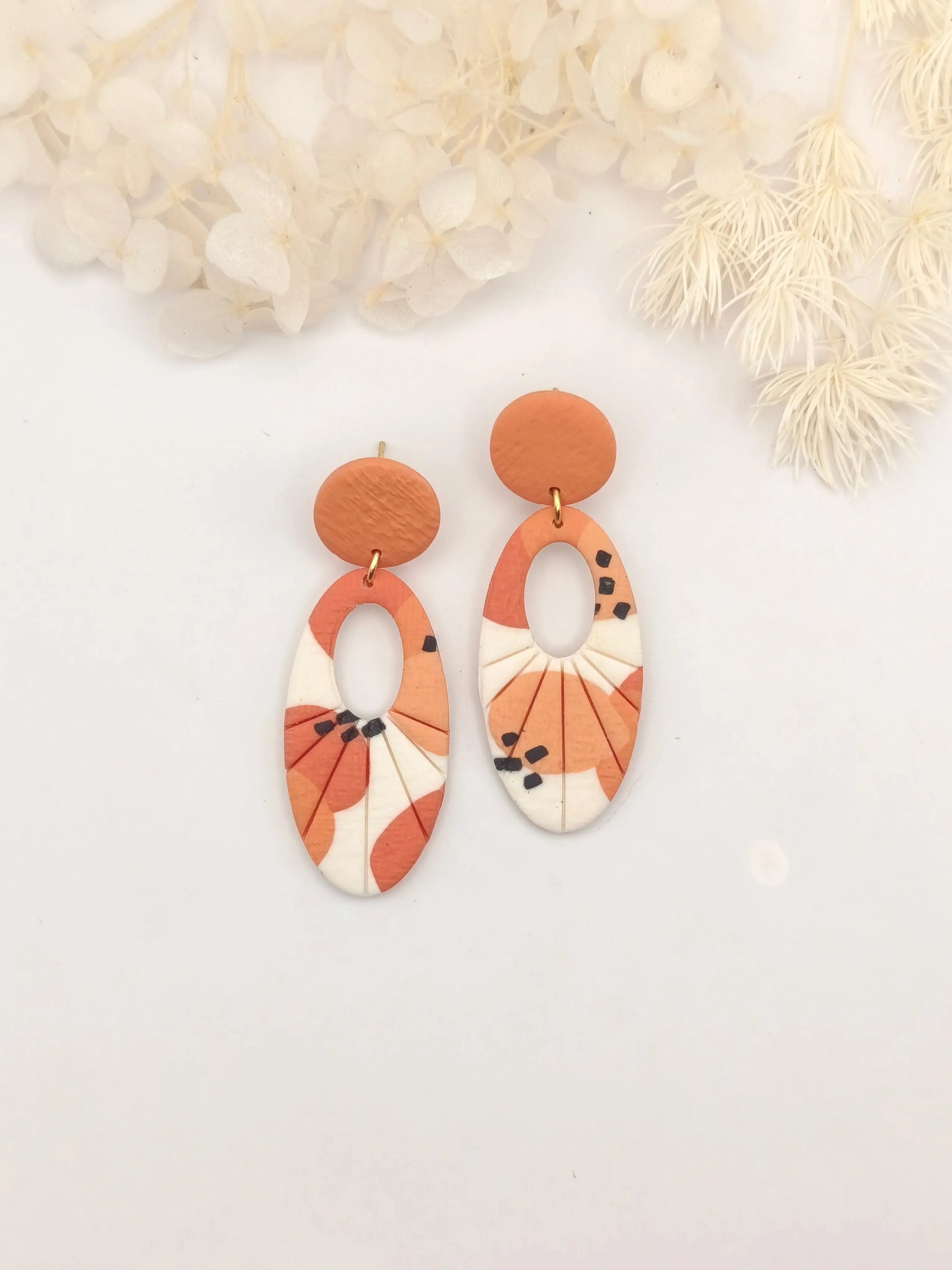 Bijoux en bleu, ocre et corail – collection été