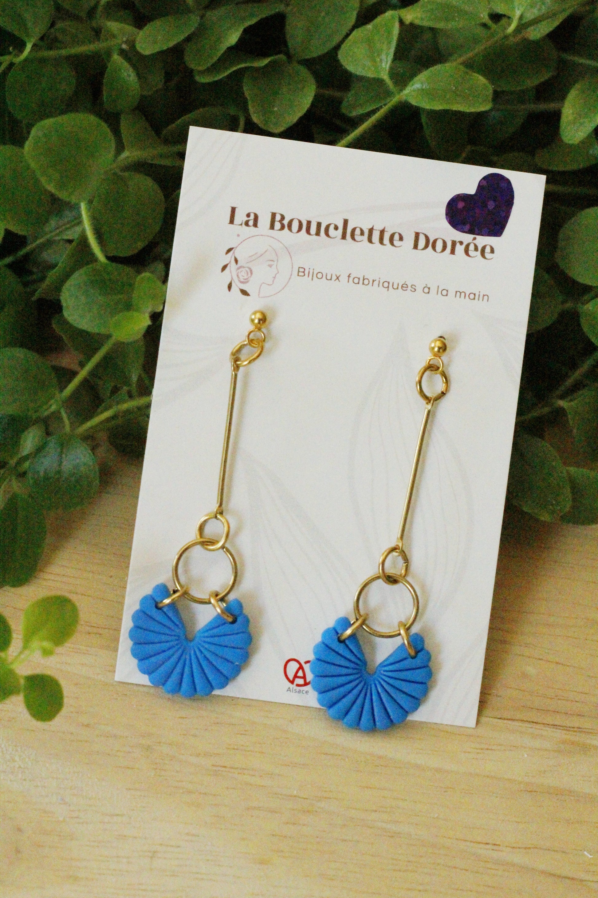 Boucles d'oreilles artisanales aux tons pastel et bleus La Bouclette Dorée