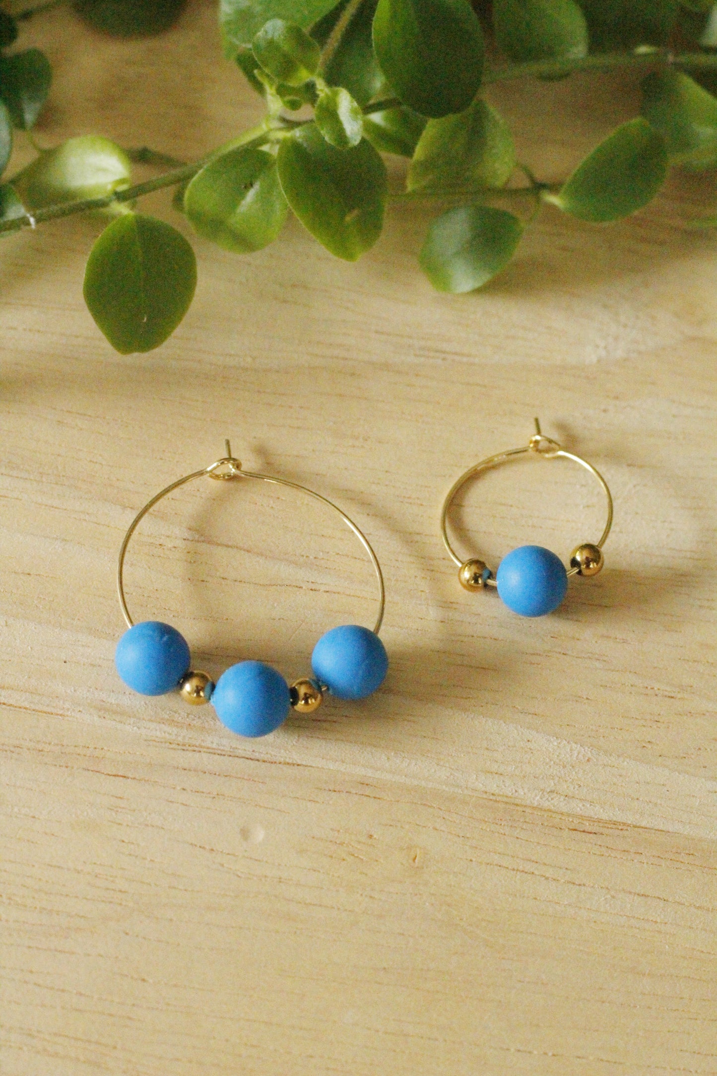 Créoles colorées à perles - bleu