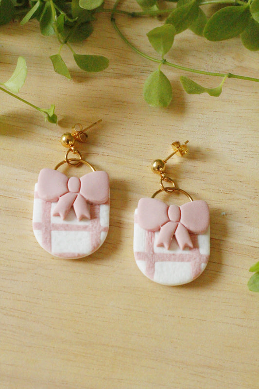 Boucles d'oreilles petit nœud, fabriquées à la main La Bouclette Dorée