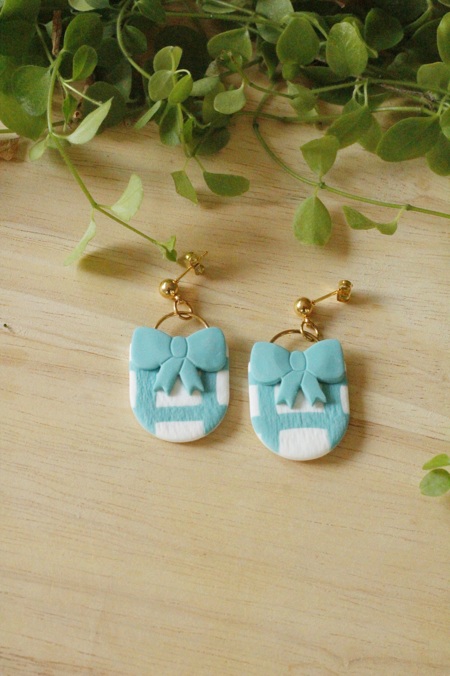 Boucles d'oreilles petit nœud, fabriquées à la main
