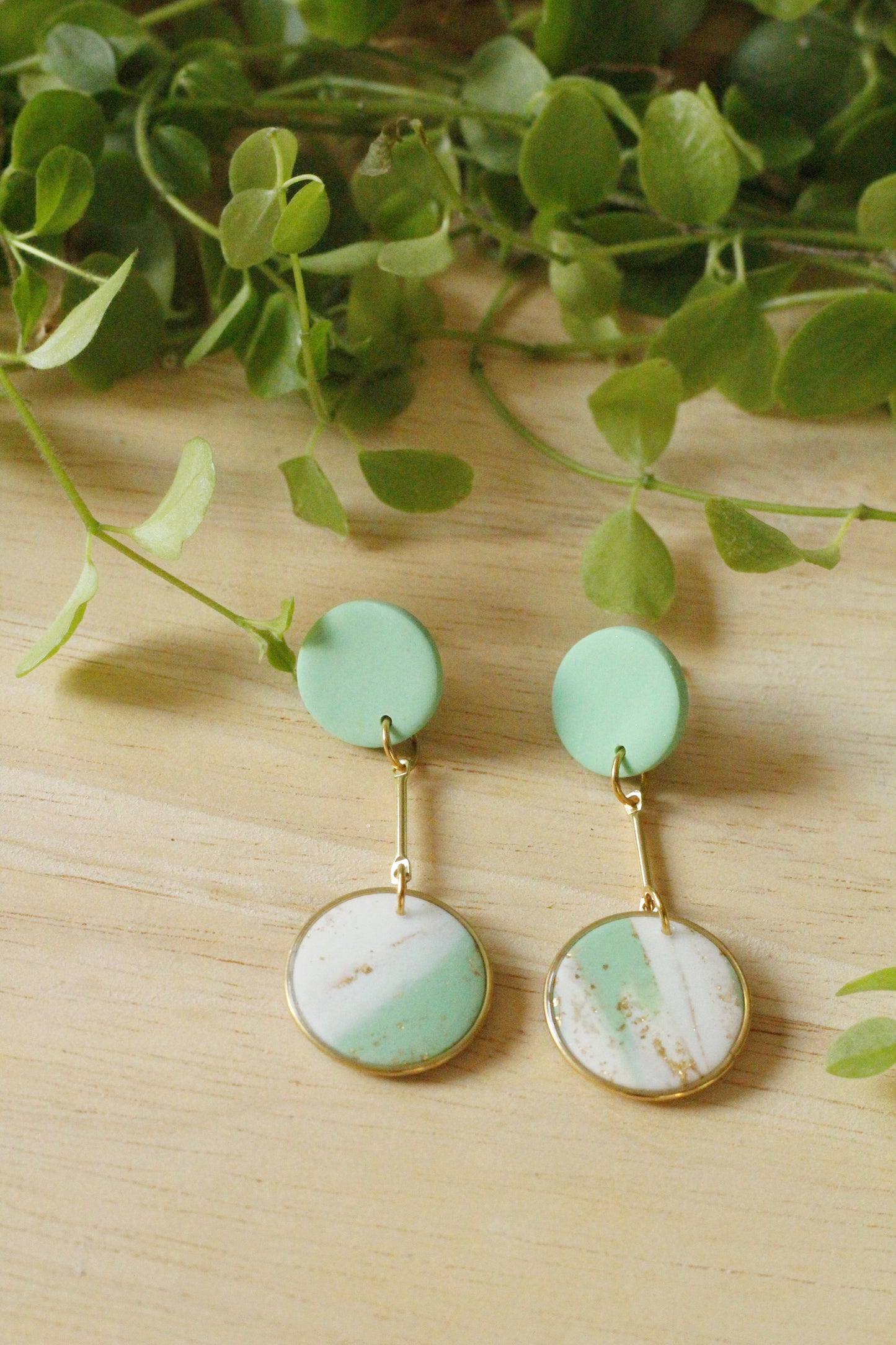 Boucles d'oreilles colorées, fabriquées à la main