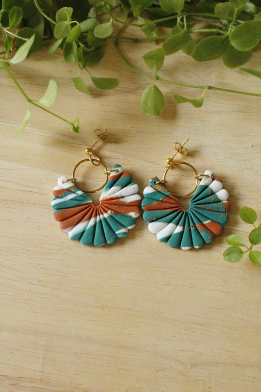 Boucles d'oreilles Dahlia fabriquées à la main La Bouclette Dorée