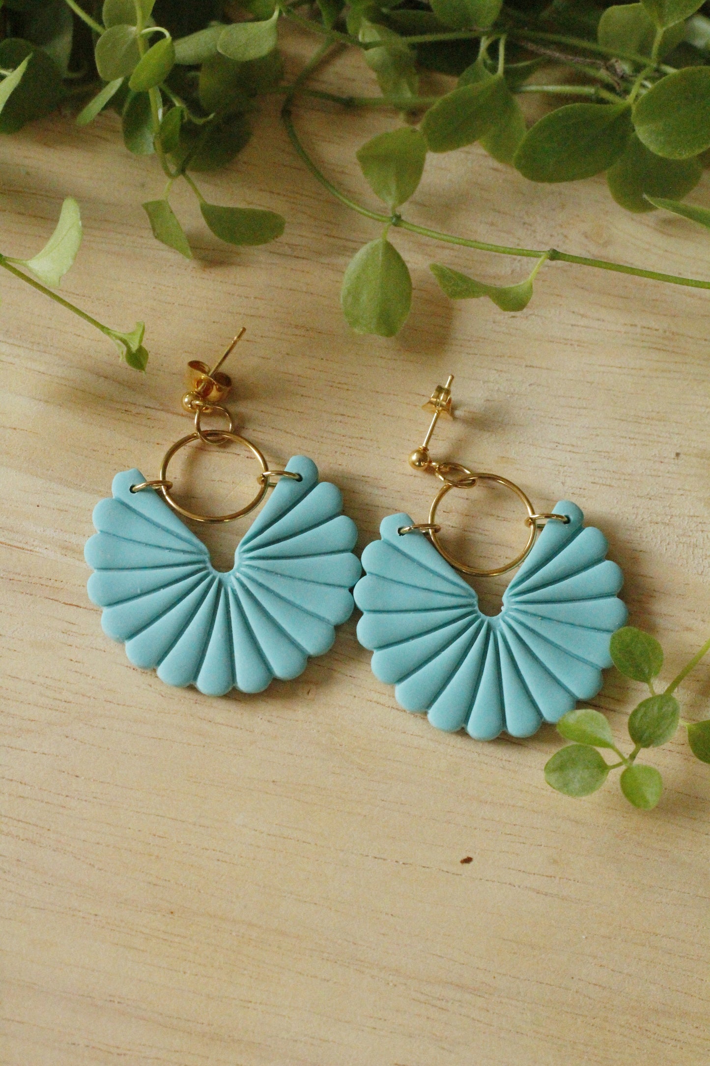 Boucles d'oreilles Dahlia fabriquées à la main La Bouclette Dorée
