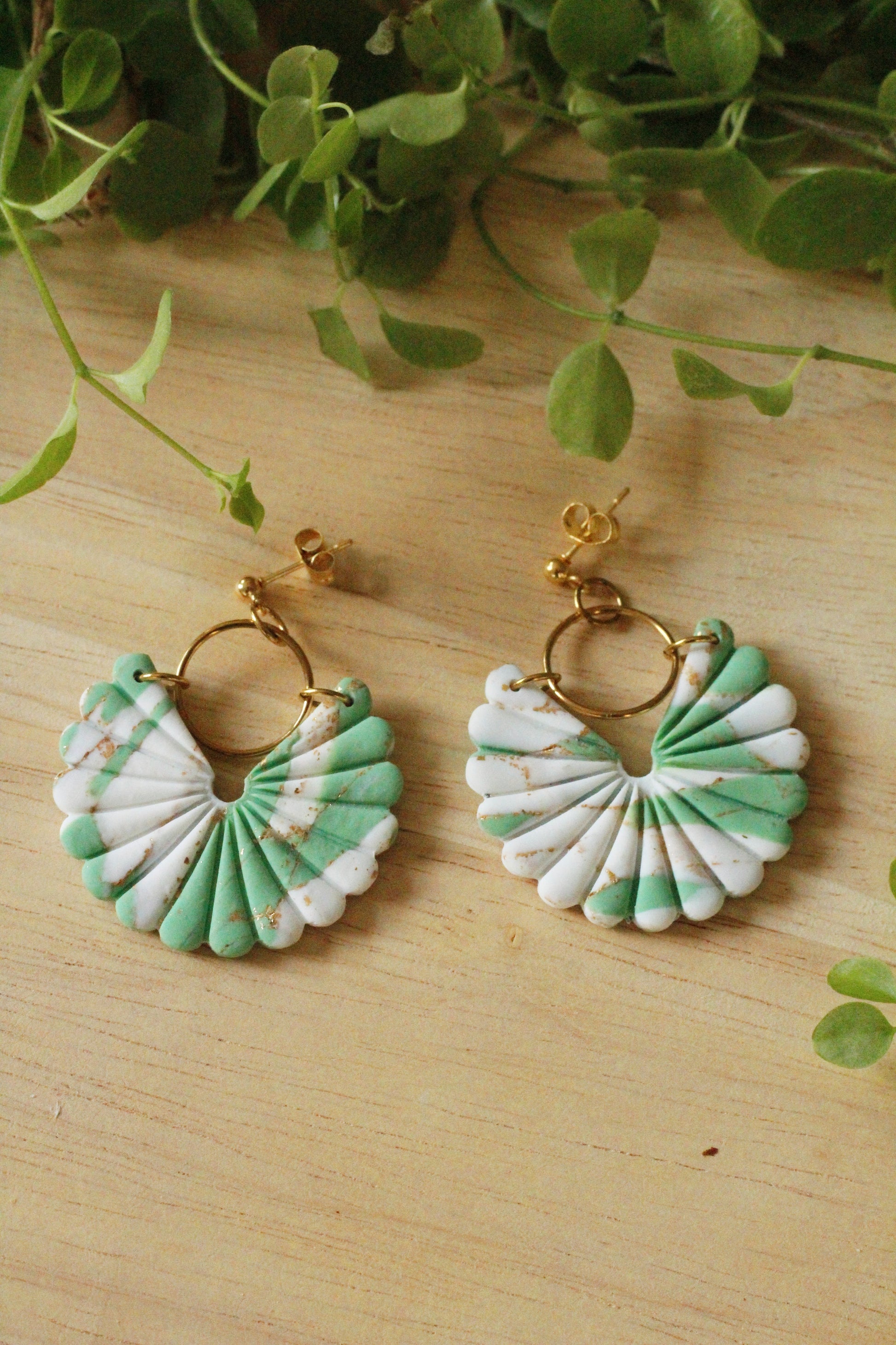 Boucles d'oreilles Dahlia fabriquées à la main La Bouclette Dorée