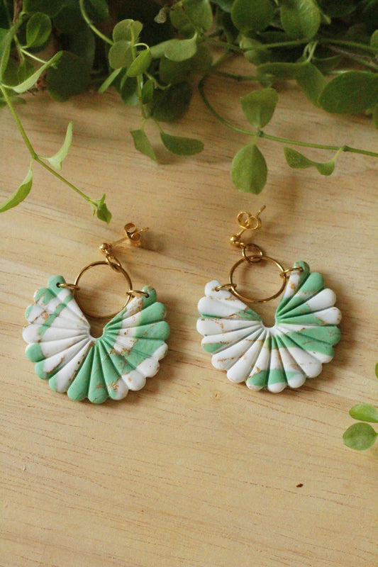 Boucles d'oreilles Dahlia fabriquées à la main La Bouclette Dorée