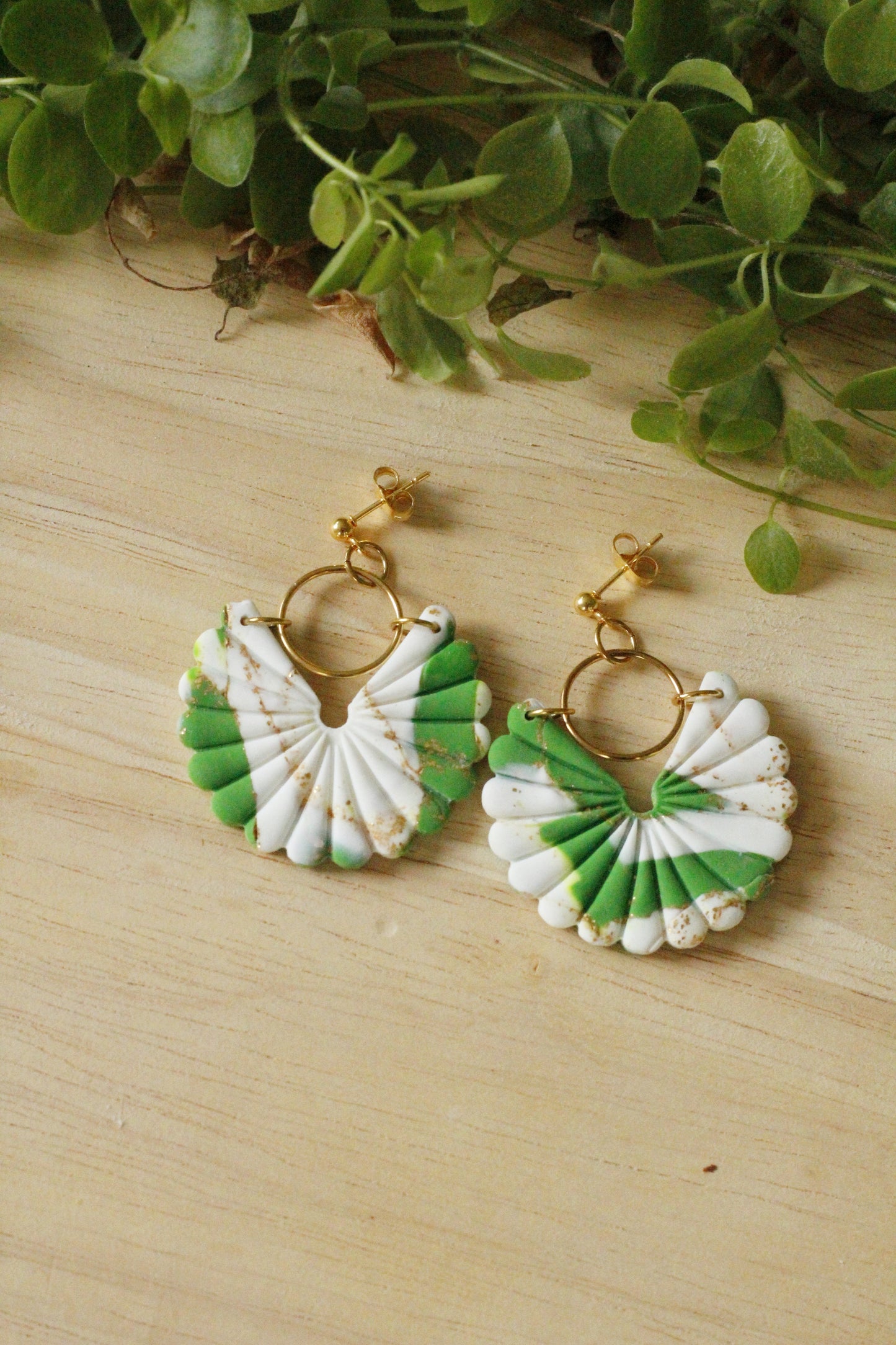 Boucles d'oreilles Dahlia fabriquées à la main La Bouclette Dorée