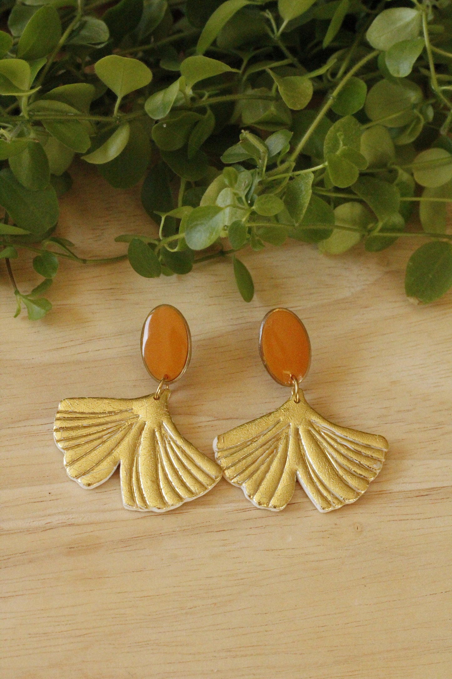 Boucles d'oreilles feuille de ginkgo fabriquées à la main - Moutarde