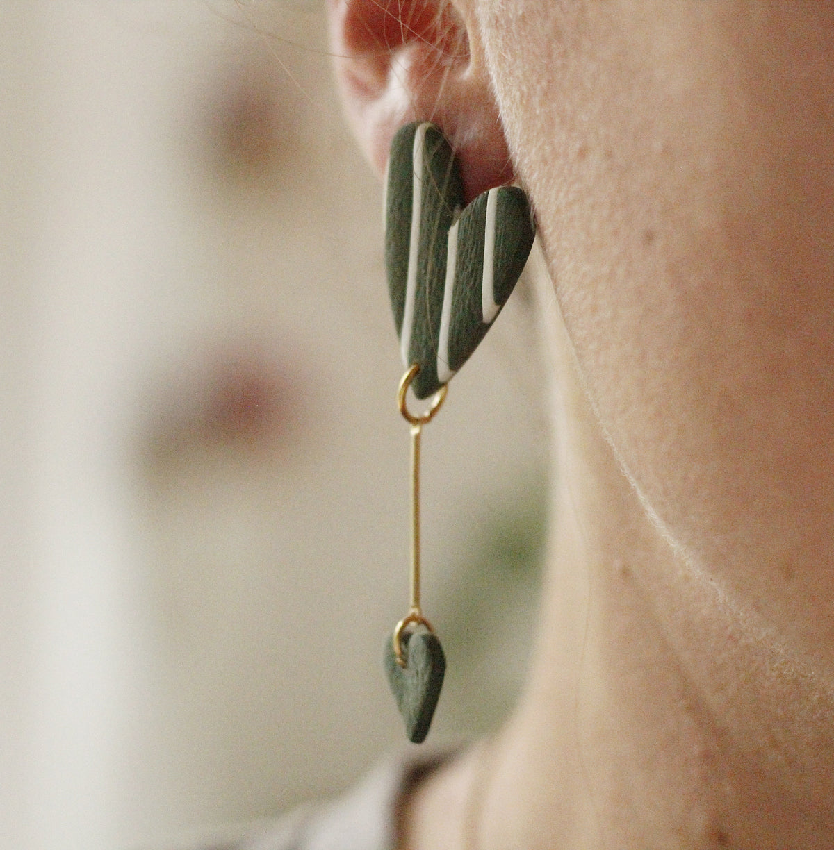 Boucles d'oreilles asymétriques rayées - fabriquées à la main (Copie) La Bouclette Dorée