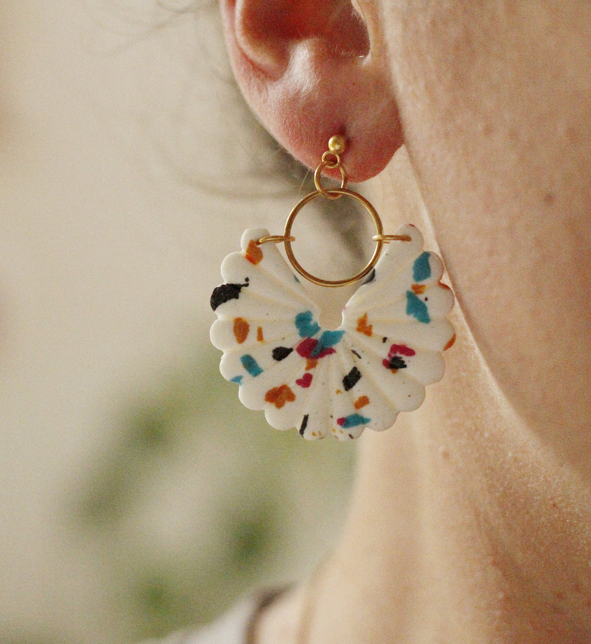 Boucles d'oreilles Dahlia, fabriquées à la main - modèle unique La Bouclette Dorée