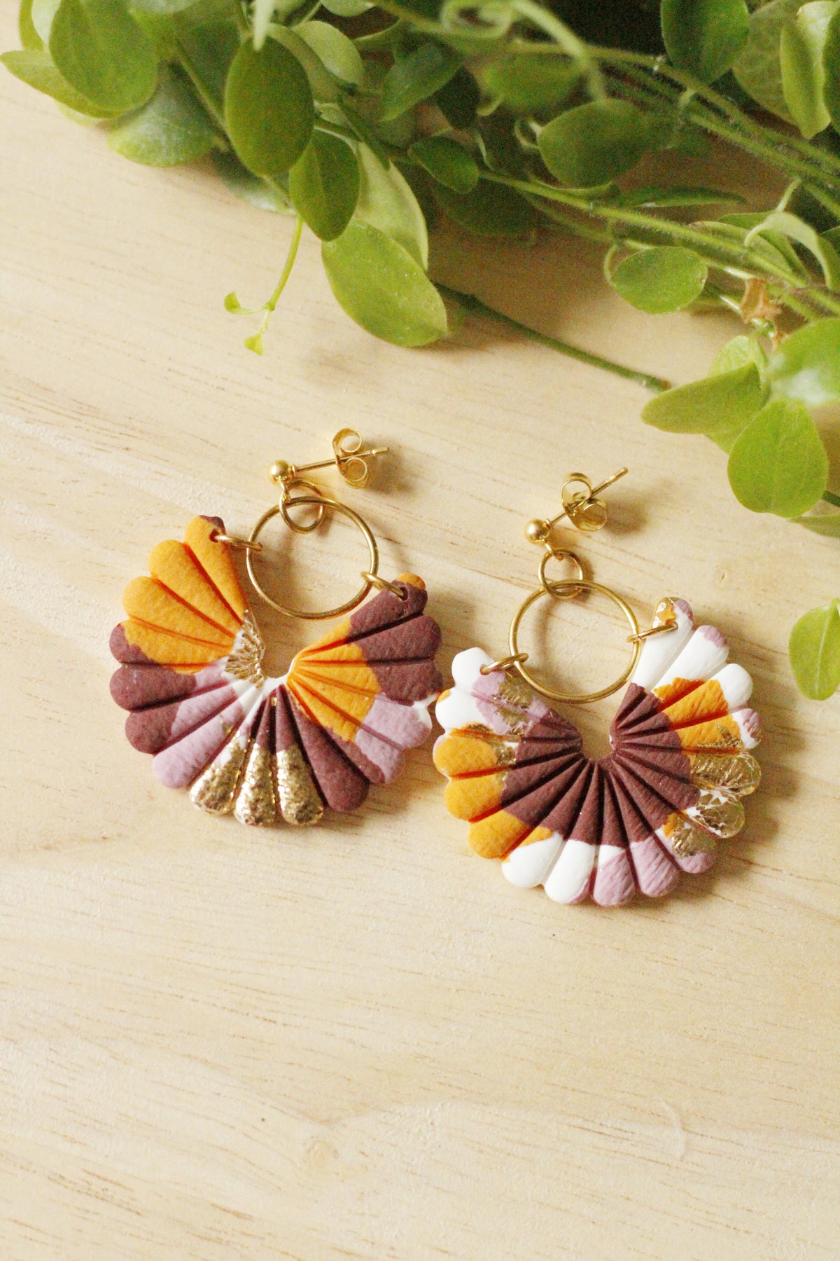 Boucles d'oreilles Dahlia, fabriquées à la main - modèle unique La Bouclette Dorée