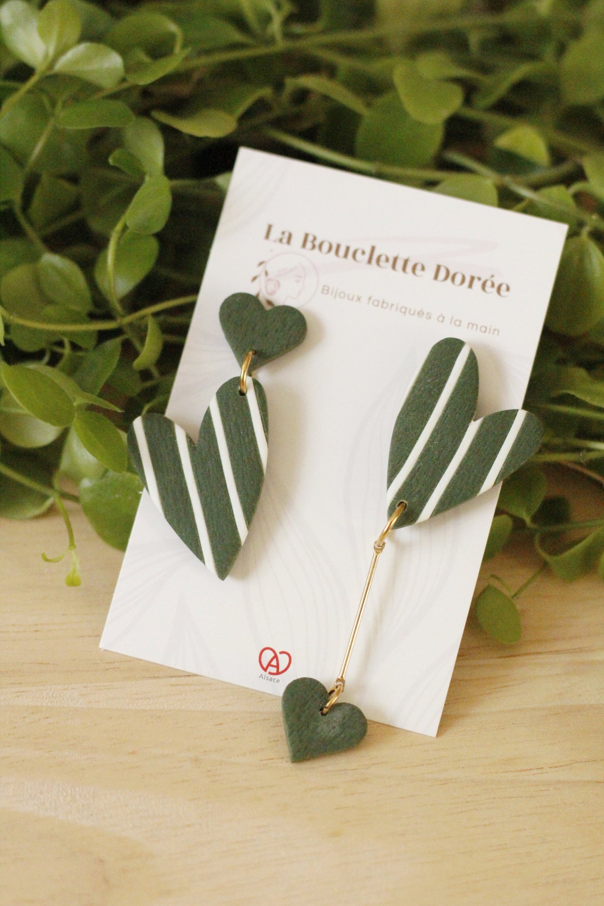 Boucles d'oreilles asymétriques rayées - fabriquées à la main La Bouclette Dorée