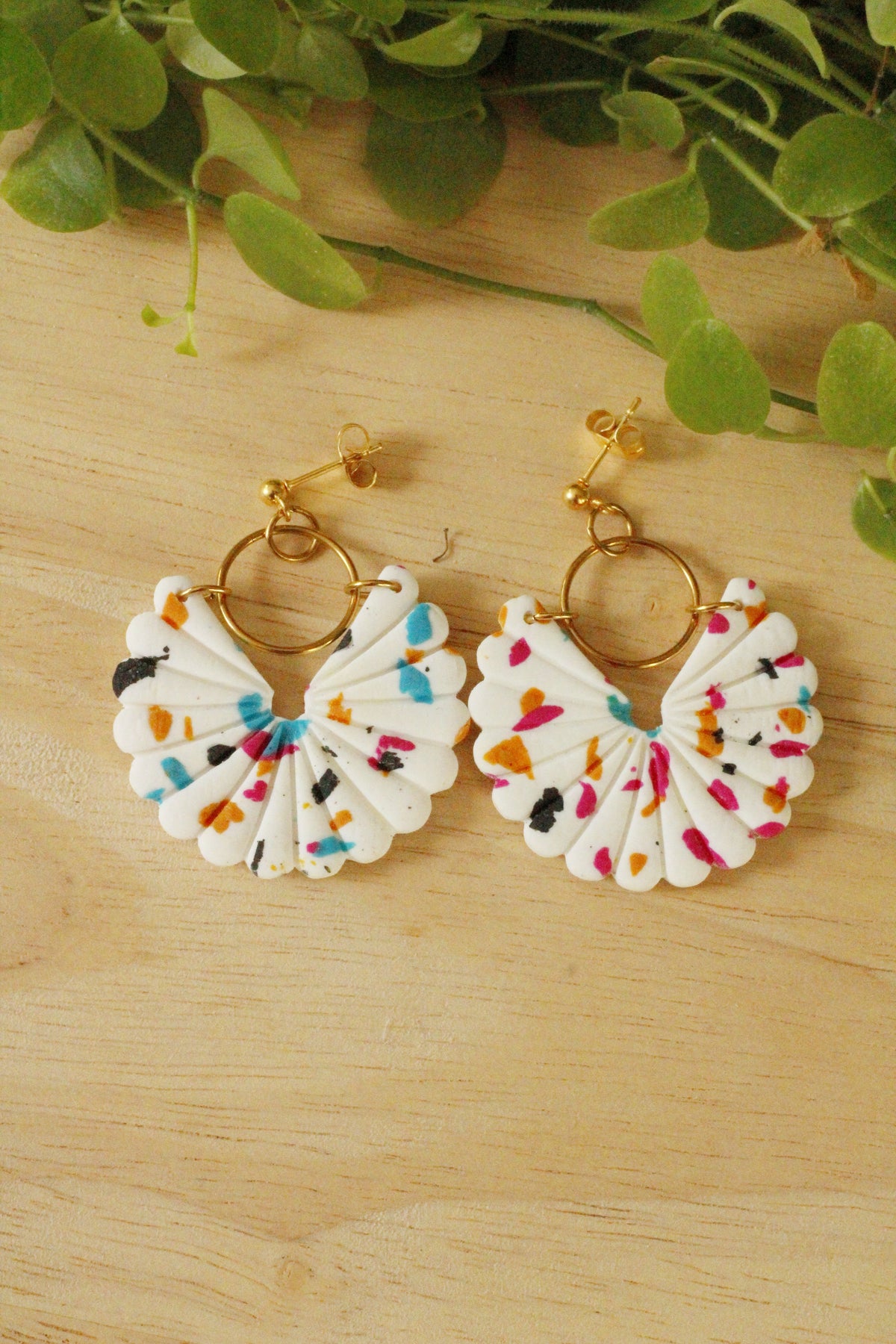 Boucles d'oreilles Dahlia, fabriquées à la main - modèle unique La Bouclette Dorée