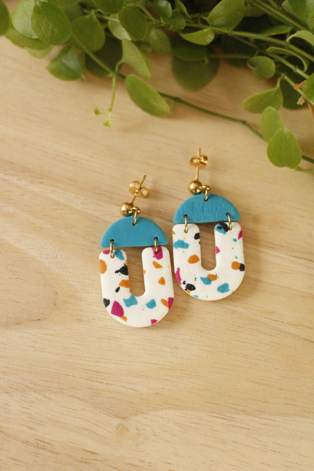 Boucles d'oreilles originales et colorées, fabriquées à la main La Bouclette Dorée