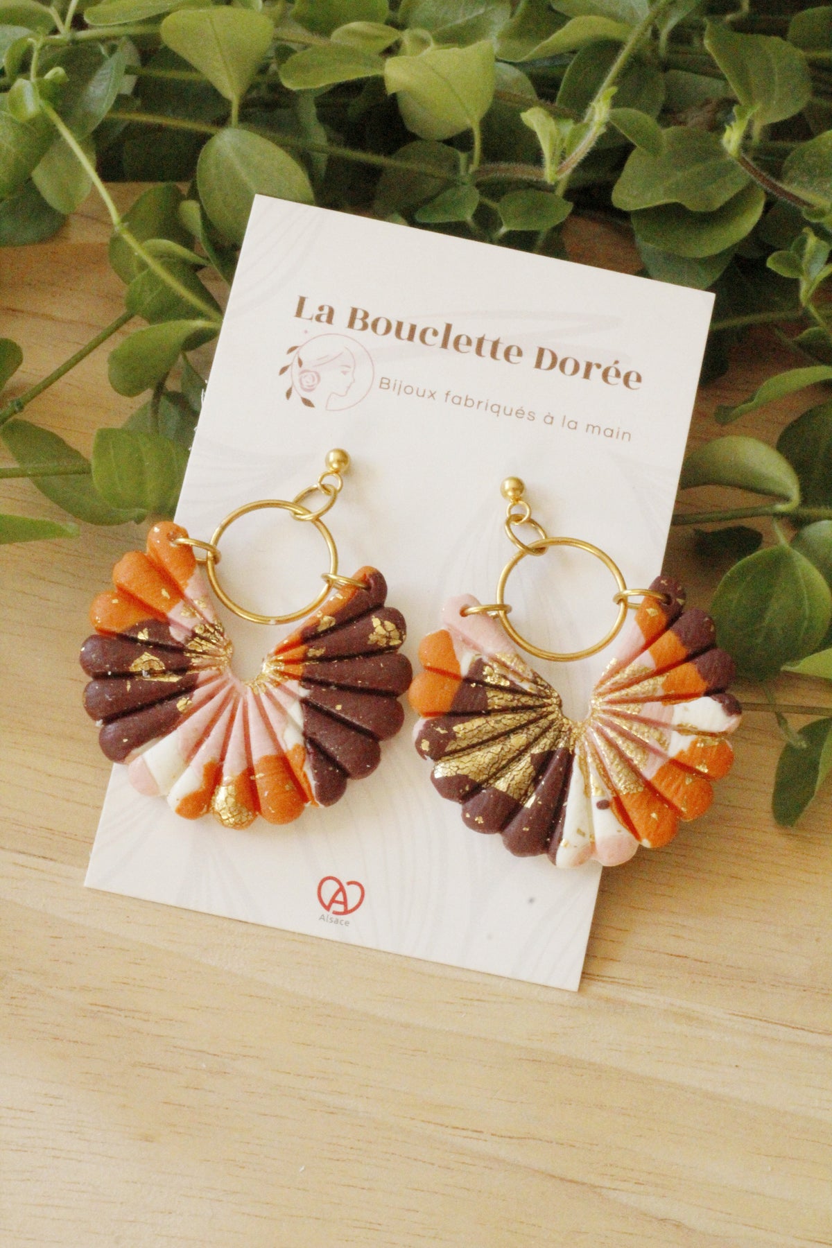 Boucles d'oreilles Dahlia, uniques et colorées, fabriquées à la main La Bouclette Dorée