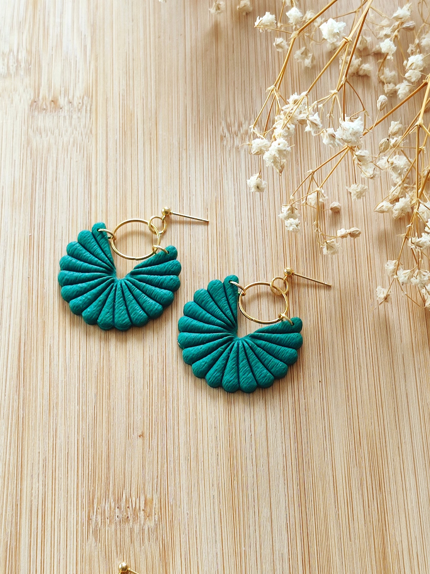 La Bouclette Dorée - Boucles d'oreilles pendantes - Modèle Dahlia uni