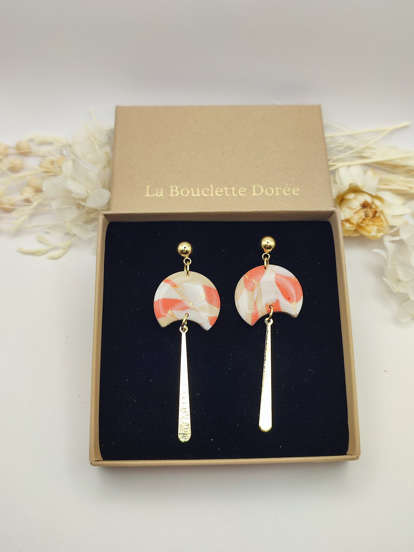 La Bouclette Dorée - Boucles d'oreilles pendantes - marbré beige rose et blanc