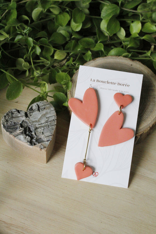 boucles d'oreilles asymétriques coeur