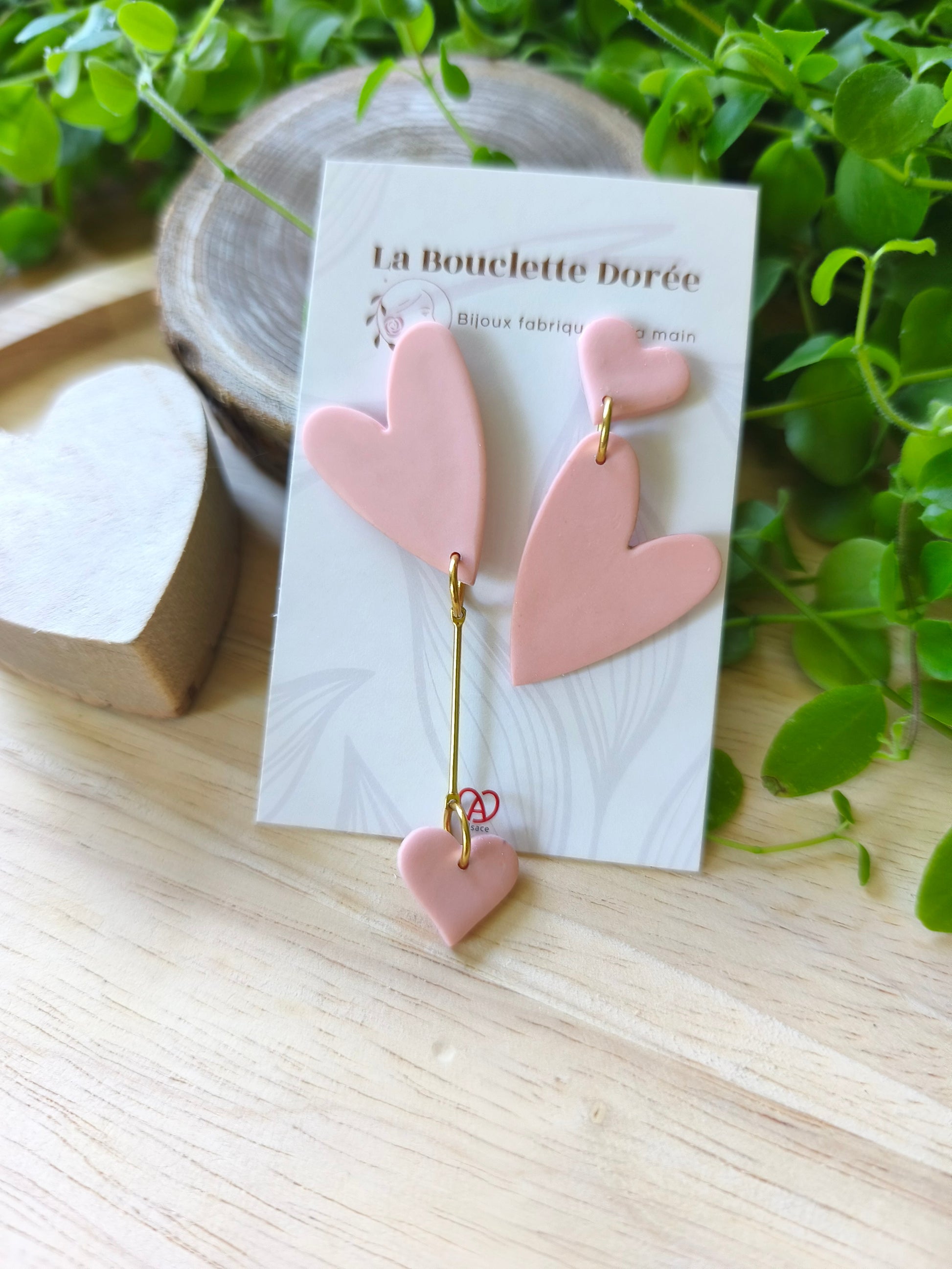 boucles d'oreilles asymétriques coeur