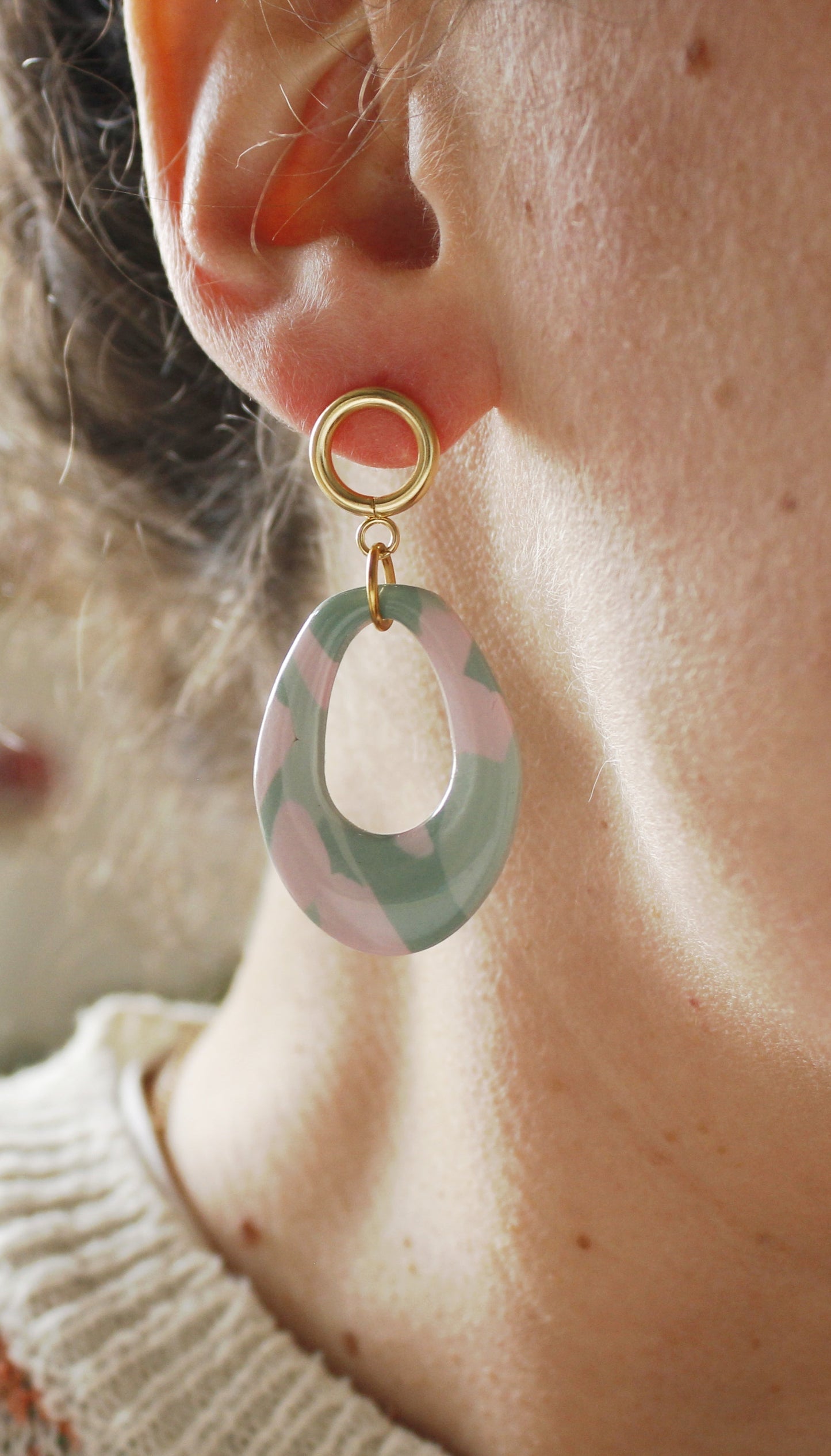 La Bouclette  Dorée - Boucles d'oreilles pendantes en argile polymère, effet léopard La Bouclette Dorée