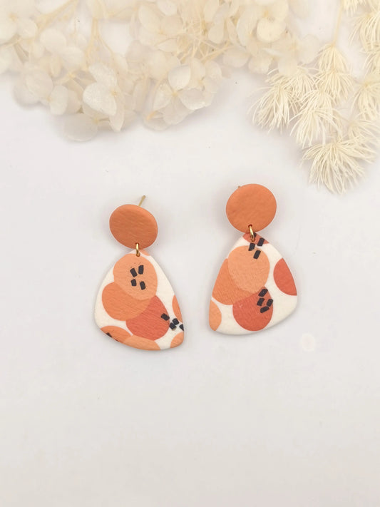 Bijoux en bleu, ocre et corail – collection été