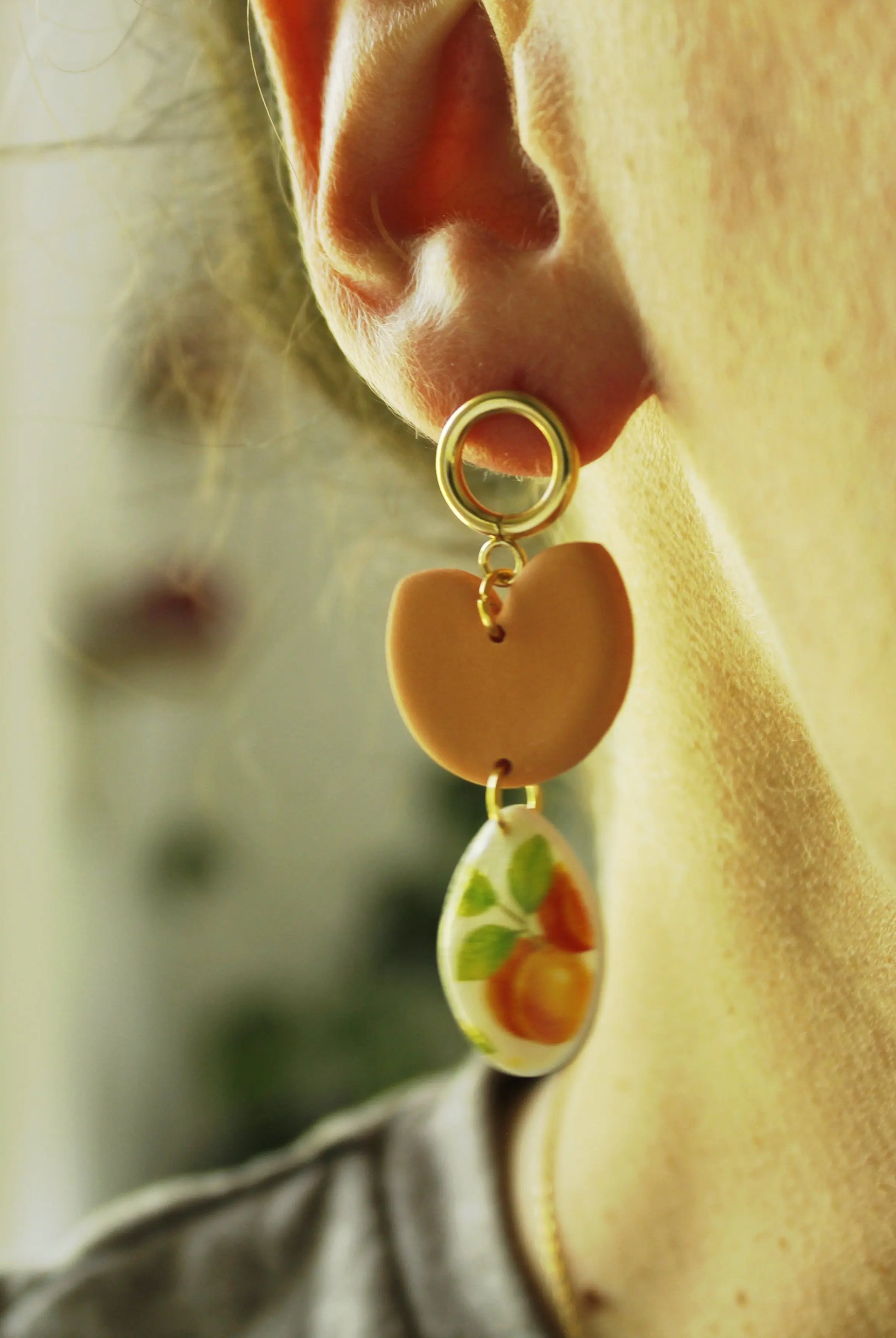 Bijoux avec couleur et motifs abricot