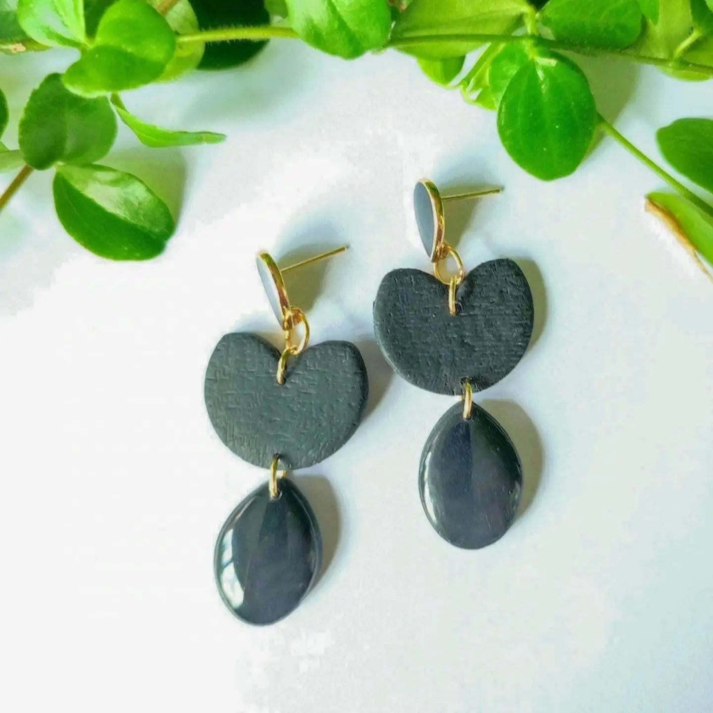 La Bouclette  Dorée - Boucles d'oreilles pendantes noires et dorées