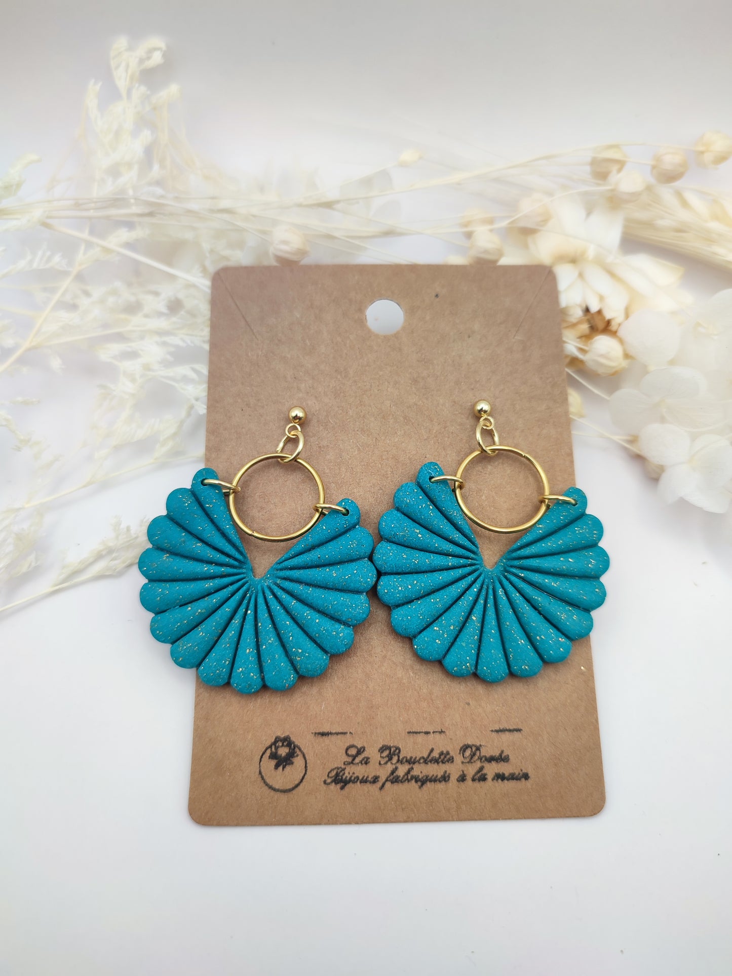 La Bouclette Dorée - Boucles d'oreilles pendantes modèle Dahlia pailleté