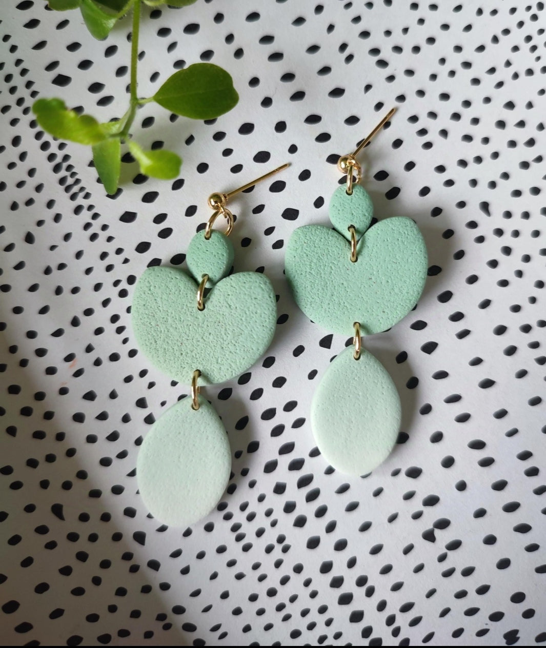 boucles d'oreilles pendantes, dégradé blanc et vert d'eau